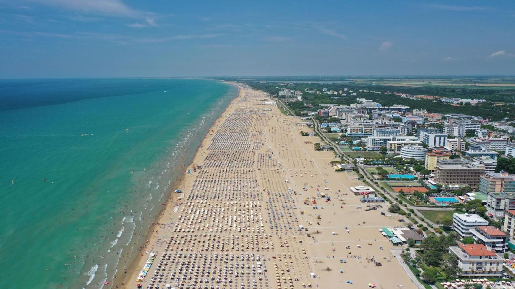 Luminous Seaside Flat For 4 Guests - Beahost Bibione